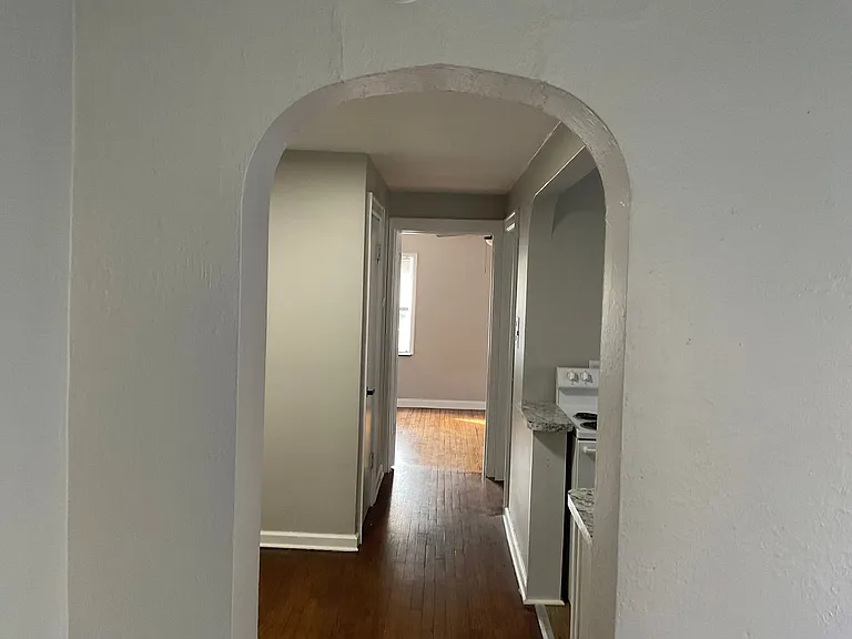 228 Sutherland Dr — Photo 8