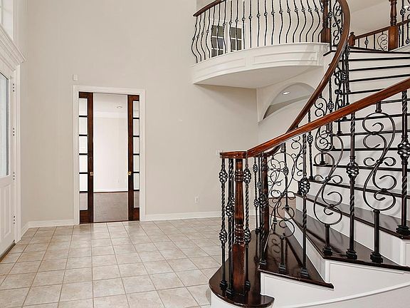 5th image of 71 Candle Pine Pl