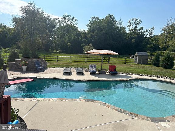 5th image of 40 Beaver Run Rd
