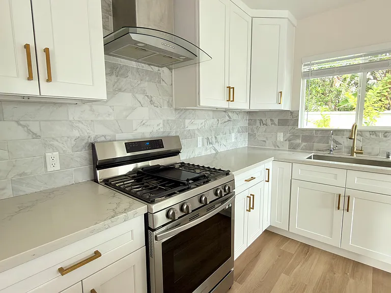 1344 Thompson Ave #A — Photo 5