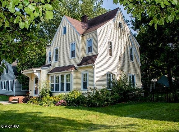 2nd image of 1210 Roseland Ave