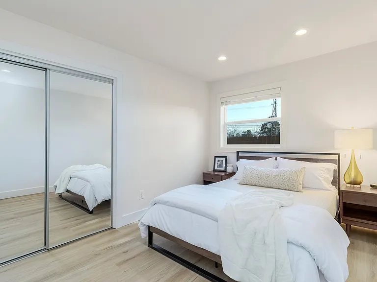 1168 SE Sentry Dr — Photo 3