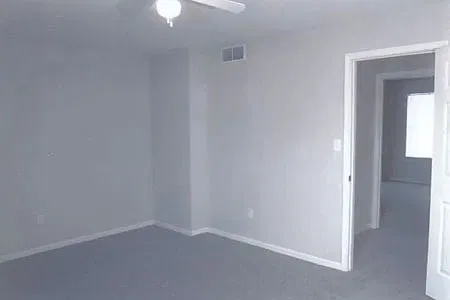 2300 Live Oak Ln