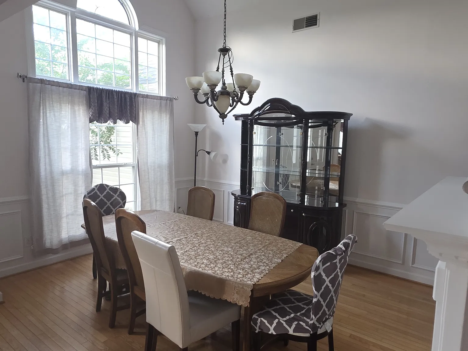3 bed, 2600 sqft, $2,250 — Photo 3