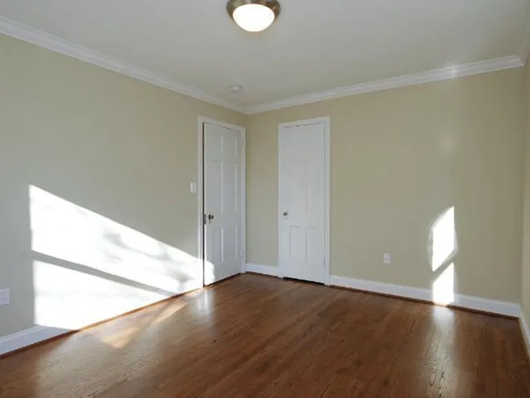 1613 Noyes Dr — Photo 3