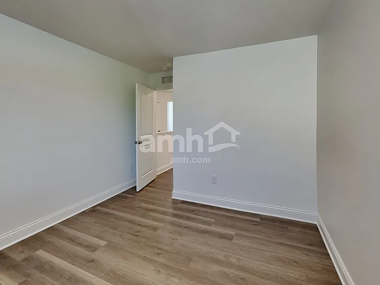 1373 Park Pl S — Photo 13