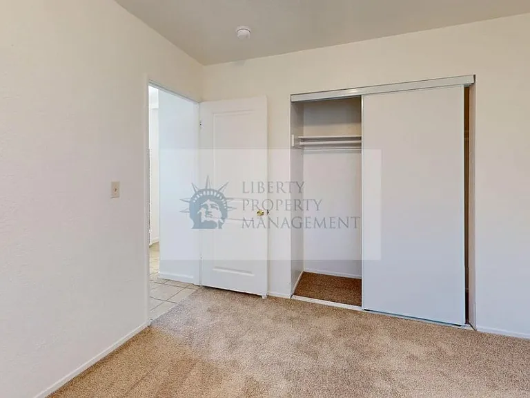 963 E H St #13 — Photo 12