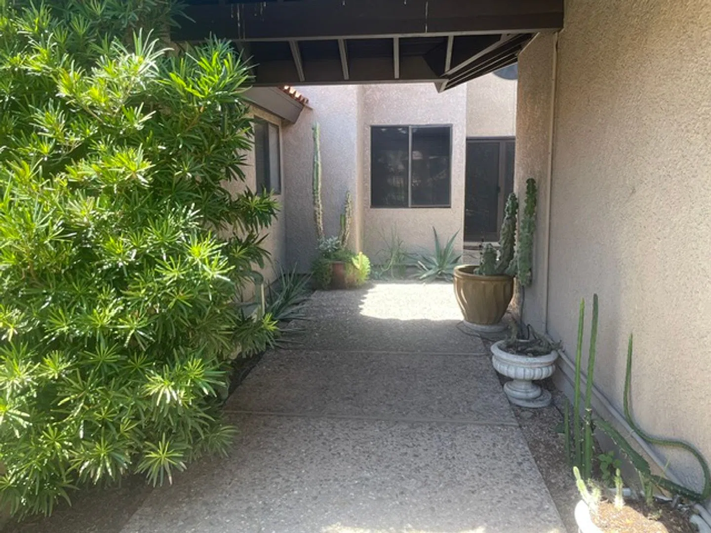 Beautiful home in gated community — Photo 2