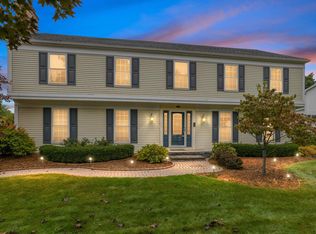 1420 E Horseshoe Bend Dr, Rochester, MI 48306