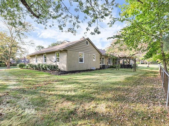 3rd image of 7816 Jefferson Dr