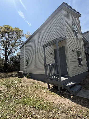 124 Hampton Dr #1 Photo 1
