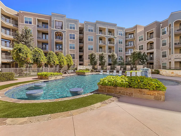 The Mark at Huebner Oaks — Photo 17