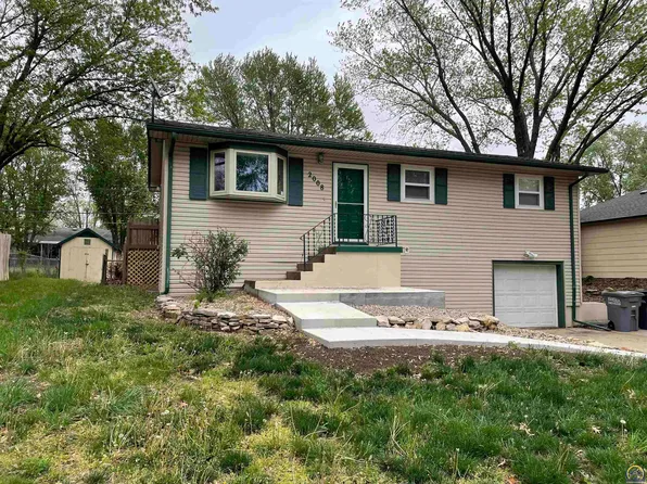 2008 Maplecrest Dr, Emporia, KS 66801