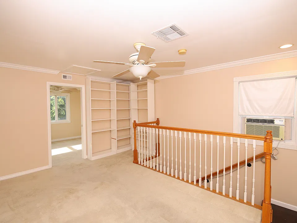 Second floor 400 sq ft room that can be used as a: bedroom/loft/office/playroom/guest room/storage room/gym/study room/sound recording room