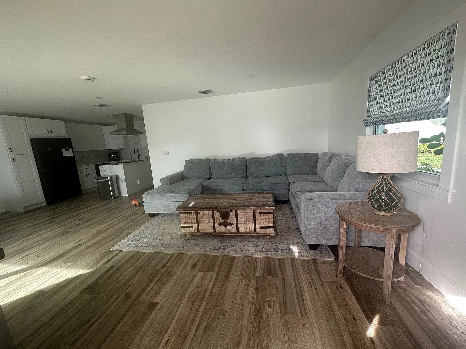 2 bed, 975 sqft, $2,400 — Photo 3