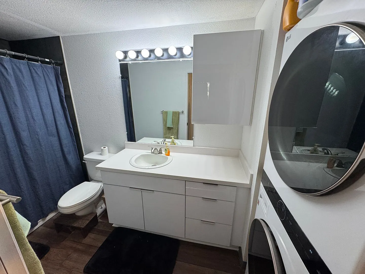 2 Bedroom | 1 Bathroom | 2 Parking Stalls — Photo 3