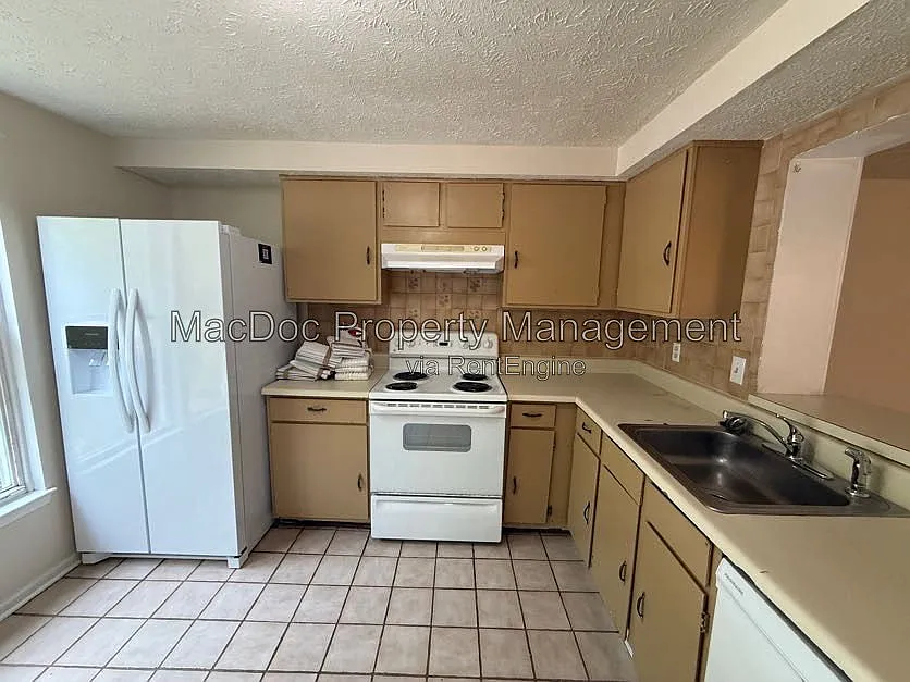 3 bed, 1.0 bath, $2,145 — Photo 4