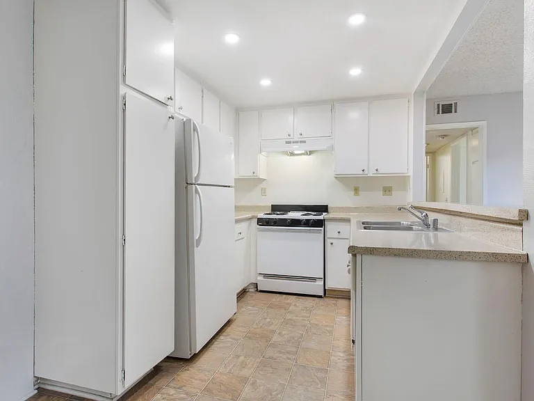 1130 E Alosta Ave — Photo 15