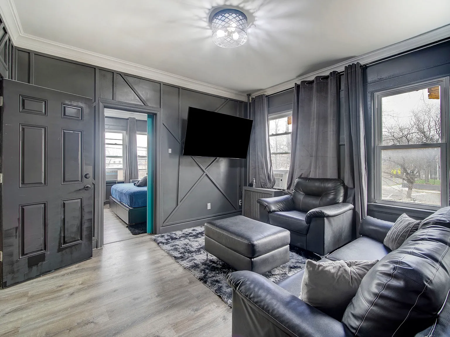 3 bed, 1100 sqft, $2,400 — Photo 3