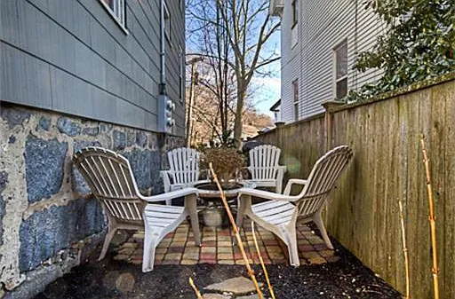 shared backyard with other tenants