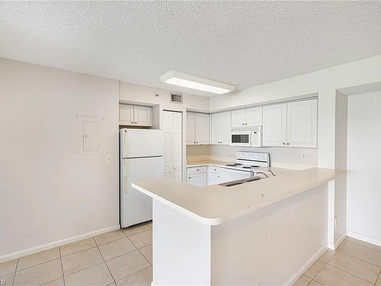 1265 Wildwood Lakes Blvd #106 — Photo 9