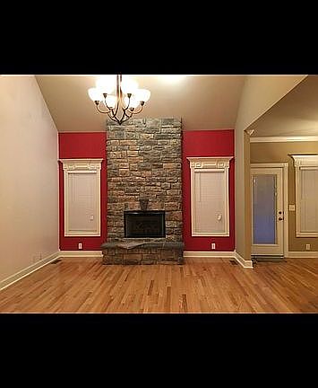 5th image of 1921 Marian Ln