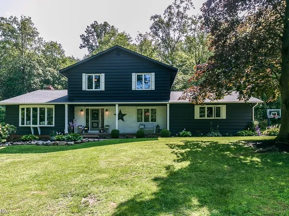 11641 Stonegate Dr, Chardon, OH 44024