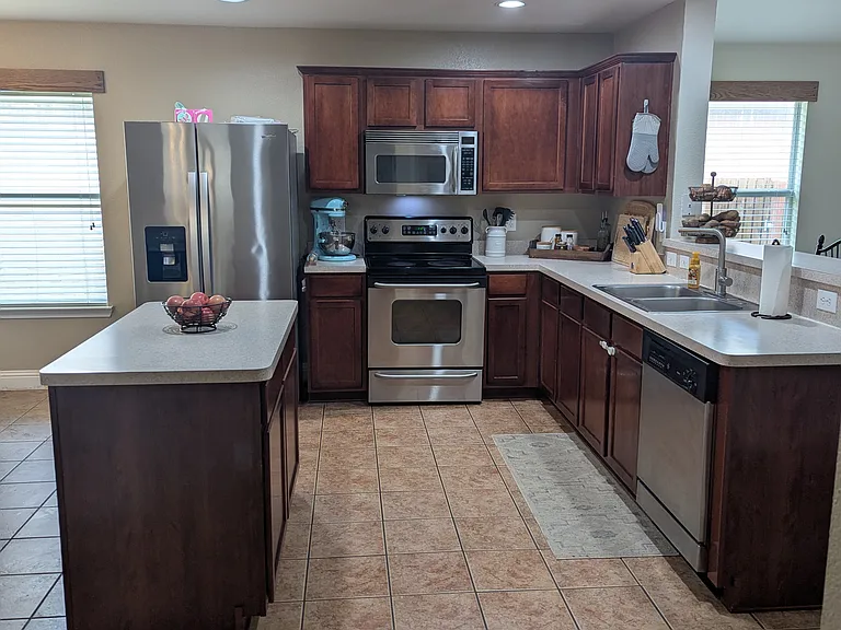 1217 Oak Hollow Ln — Photo 6