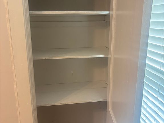 4th image of 430 E 24th St