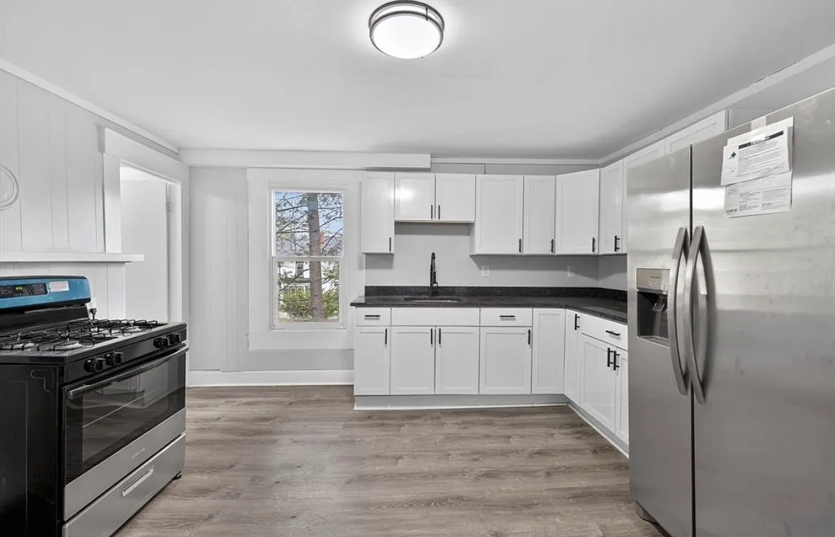 5 bed, 1.5 bath, 1600 sqft, $2,750 — Photo 3