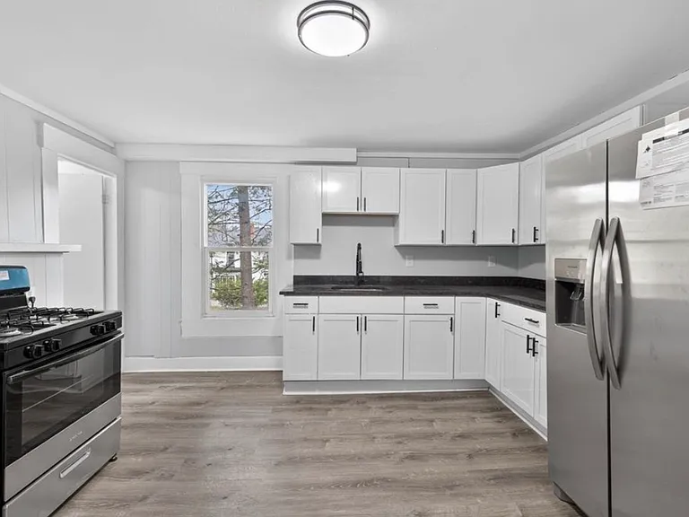 77 Off Hamilton St #2R — Photo 3