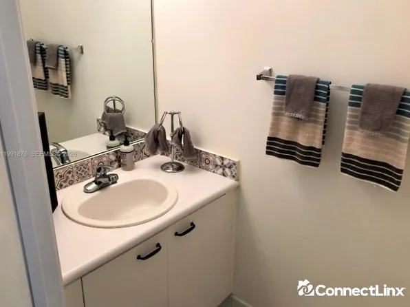 2233 Ensenada Ter, Fort Lauderdale, FL 33327