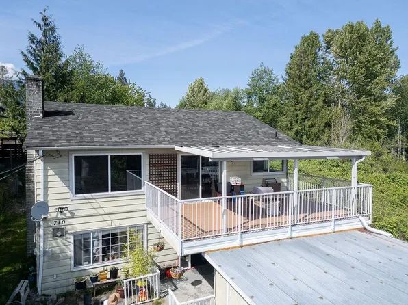 710 Gibsons Way, Gibsons, BC V0N 1V9