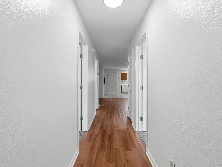 Mid-Town Apartments — Photo 34