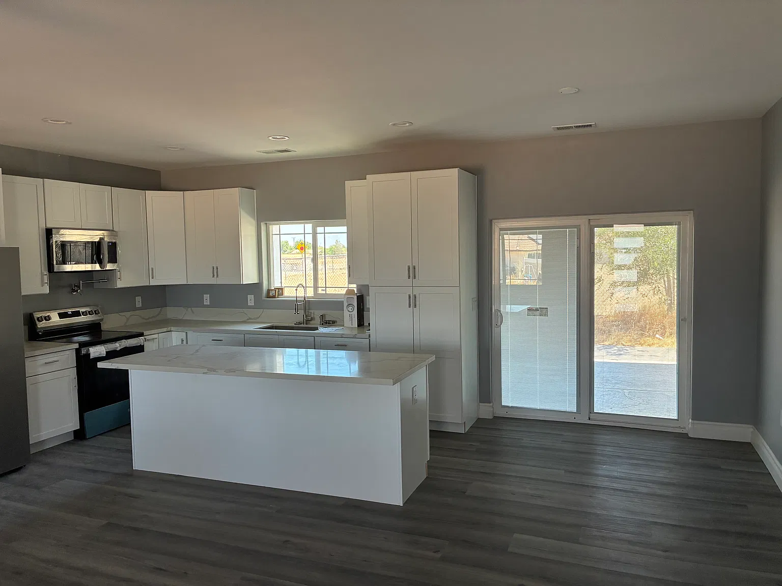 3 bed, 1200 sqft, $2,500 — Photo 4