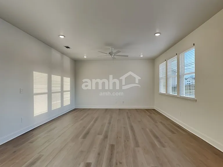 314 Golucke Way — Photo 6
