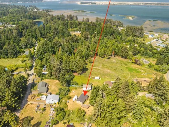 91382 Grinnell Ln, Coos Bay, OR 97420