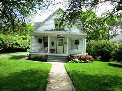 111 E Broad Ave, Flandreau, SD, 57028