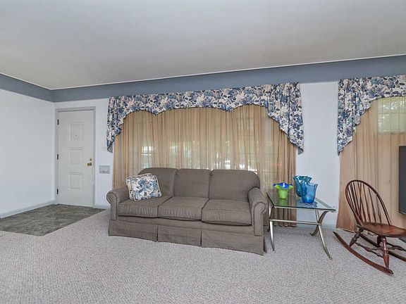 4th image of 8683 Cottonwood Dr