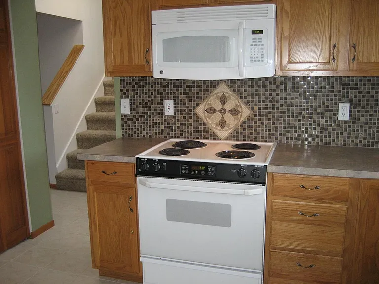 2423 NE Hyde St — Photo 8