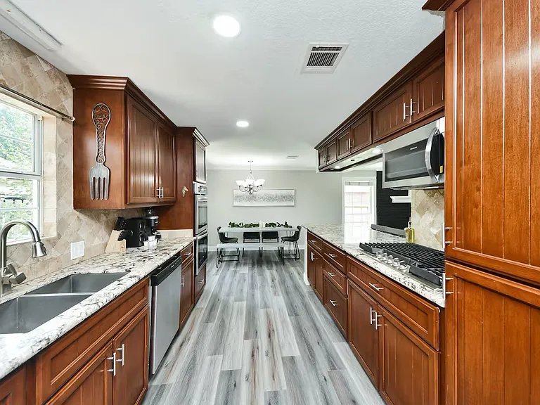 611 Sycamore Dr — Photo 3
