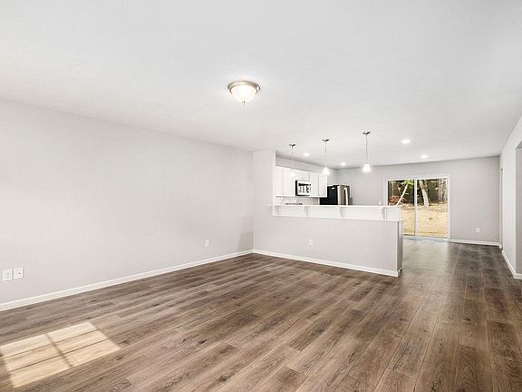 5th image of 1203 Cedarwood Dr