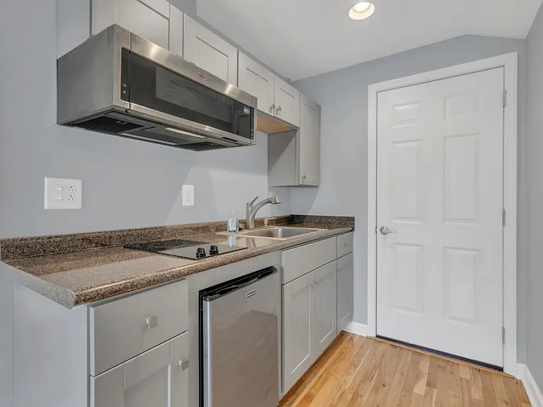 519 Snyder Ave #B — Photo 8