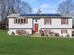 7 Pine Echo Dr, Poughkeepsie, NY 12601