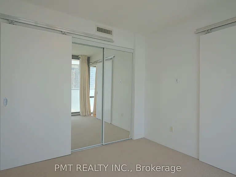 38 Grenville St #1607 — Photo 17