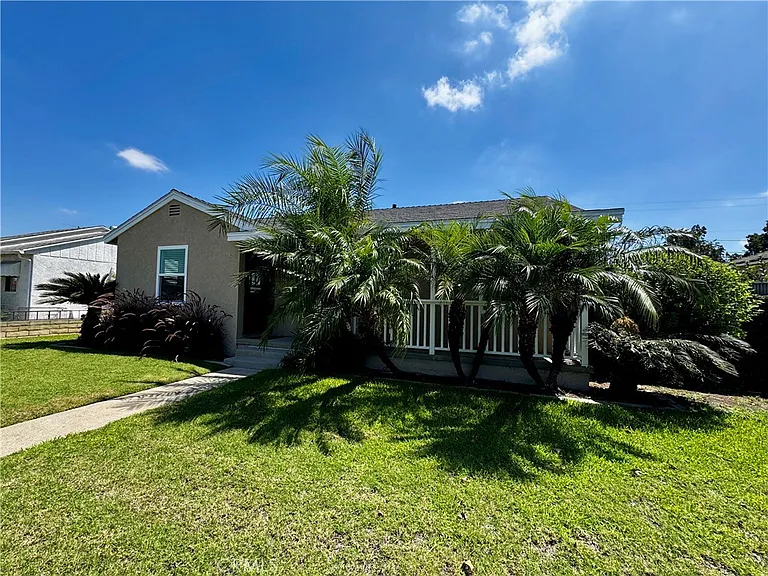 14414 Studebaker Rd — Photo 33