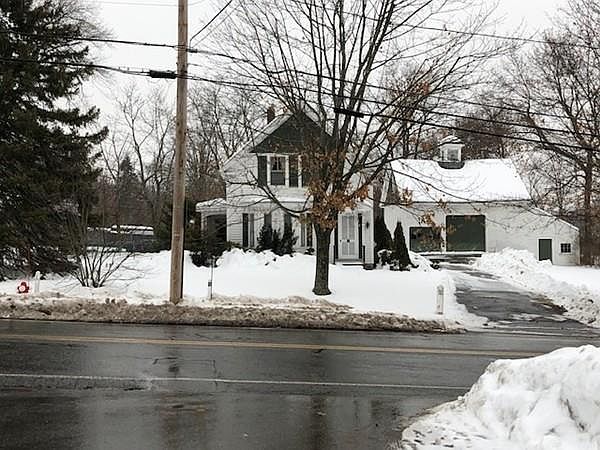 2nd image of 435 Nashua Rd