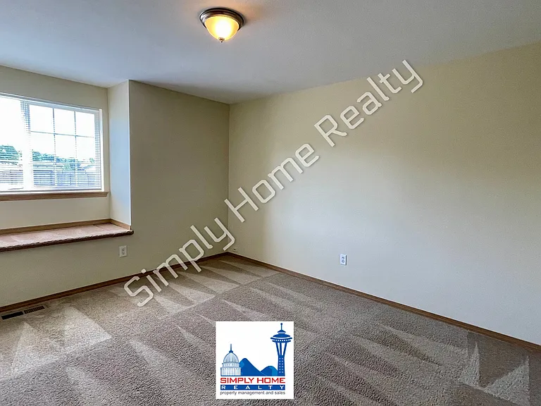 1446 Laredo Dr SE — Photo 20