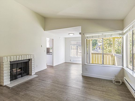 4th image of 1028 Delna Manor Ln