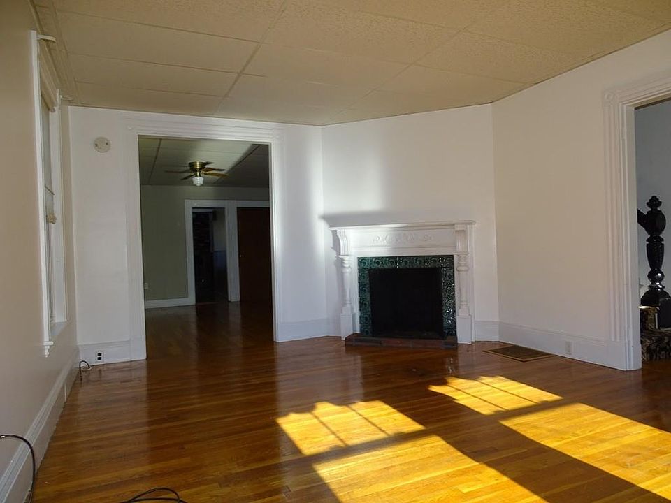 143 Rowe St Melrose MA Zillow